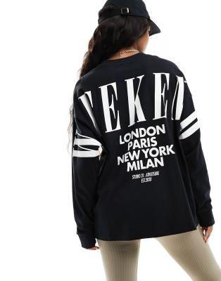 ASOS Weekend Collective - Langärmliges Oversize-Shirt in Schwarz mit Stapel-Logo am Rücken