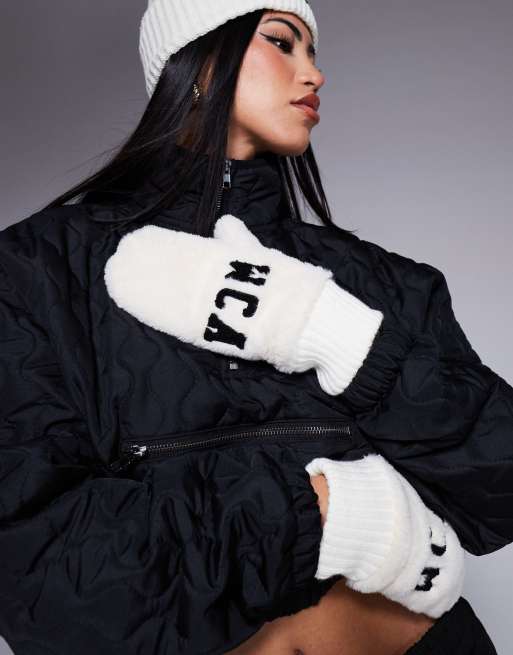 ASOS - Weekend Collective - Moufles en fausse fourrure - Crème
