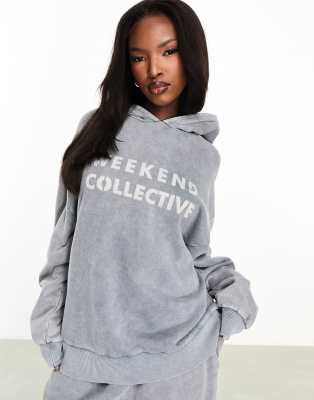 ASOS - Weekend Collective - Oversize-Kapuzenpullover in Acid-Waschung in Anthrazit mit ausgebleichtem Logo, Kombiteil-Gr...