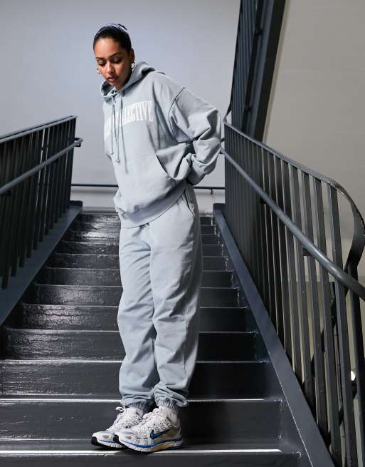 ASOS Weekend Collective – Oversize-Kapuzenpullover in verwaschenem Blau mit College-Logo, Kombiteil, 2 von 4