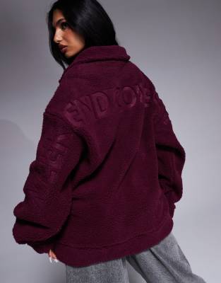 ASOS - Weekend Collective - Oversize-Sweatshirt aus Teddyfell in Burgunderrot mit halblangem Reißverschluss und Ausbrenn...