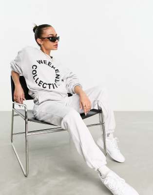 ASOS - Weekend Collective - Oversize-Sweatshirt in Kalkgrau mit Logo, Kombiteil