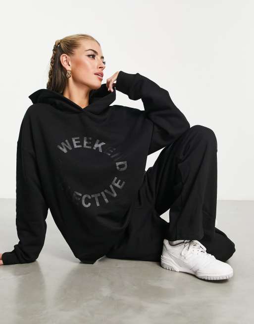 ASOS - Weekend Collective - Oversized hoodie met logo in zwart, 3 van 4