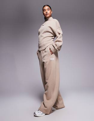 ASOS - Weekend Collective - Schwere Jogginghose in Mokka mit weitem Schnitt, Kombiteil-Brown