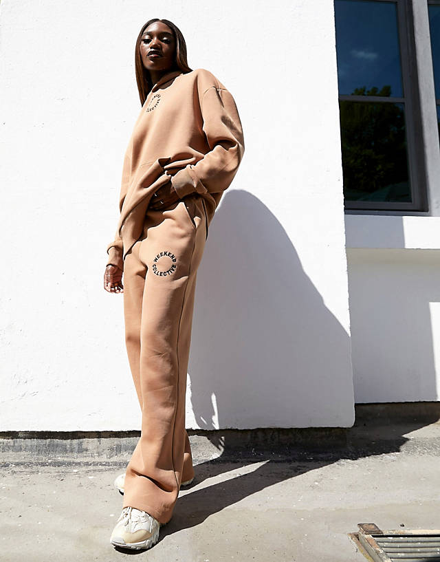 ASOS WEEKEND COLLECTIVE - straight leg jogger co-ord with circle logo in camel