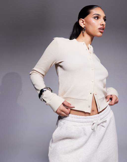 ASOS Weekend Collective – Szarobeżowy kardigan o waflowej fakturze z naszywką z tkaniny