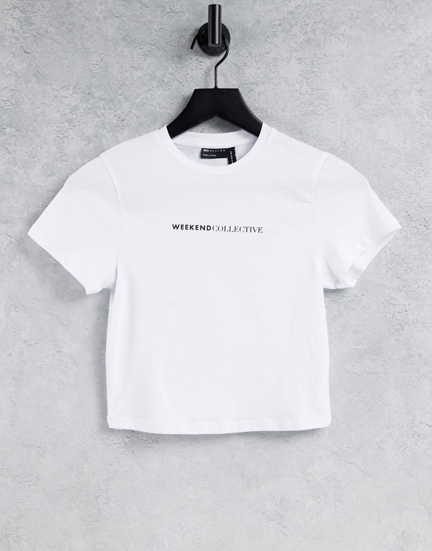 ASOS – Weekend Collective – Vit krympt t-shirt med logga-Vit/a