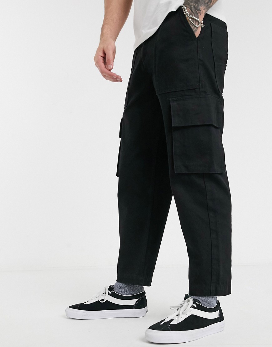 ASOS WHITE – Avsmalnande jeans med cargofickor i 14oz denim-Svart