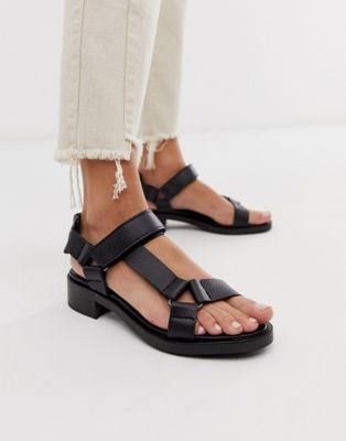 ASOS WHITE – Bluebell – Svarta sportiga sandaler i läder