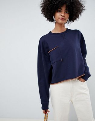 ASOS WHITE – Kort sweatshirt med rå kant-Marinblå