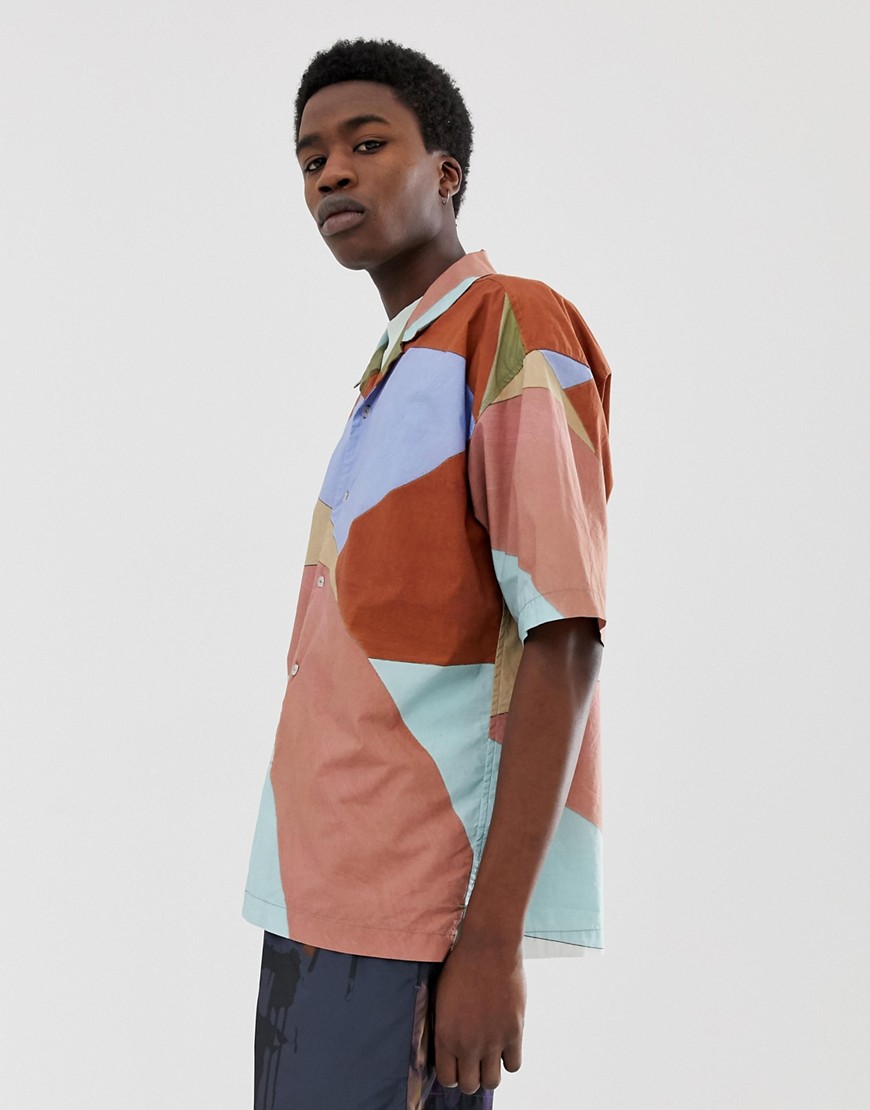 ASOS WHITE – Kräppad bomullsskjorta med abstrakt mönster och rak passform-Brun