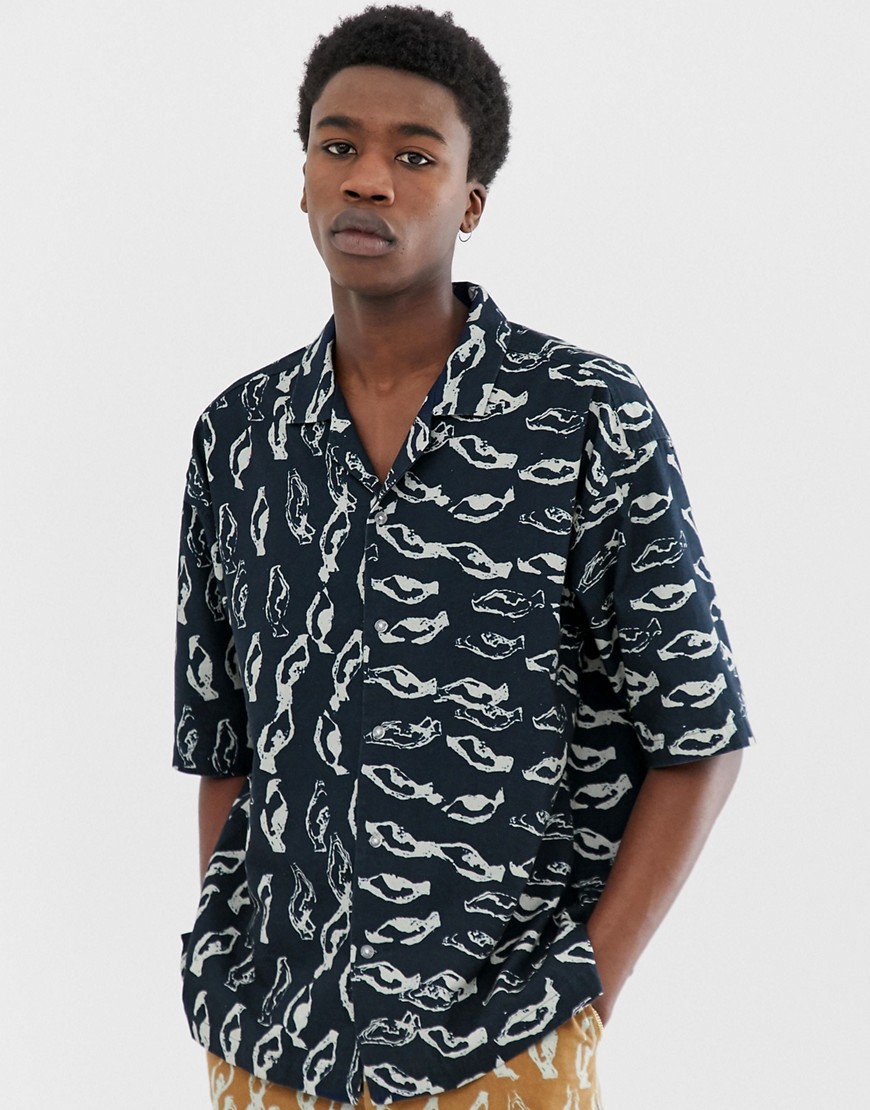 ASOS WHITE – Krinklad bomullsskjorta i boxig passform med abstrakt mönster-Marinblå