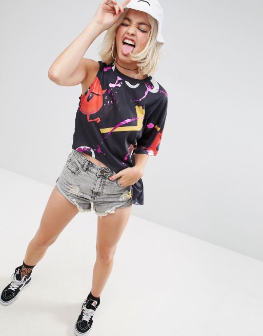 ASOS – x The Emoji Movie – T-Shirt mit asymmetrischem Saum und Smile-Farbspritzerprint