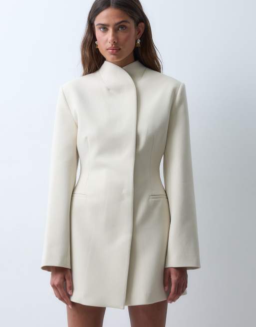 ASOS X THE SOURCED COLLECTION blazerjurk met open rugdetail in crème, 4 van 5
