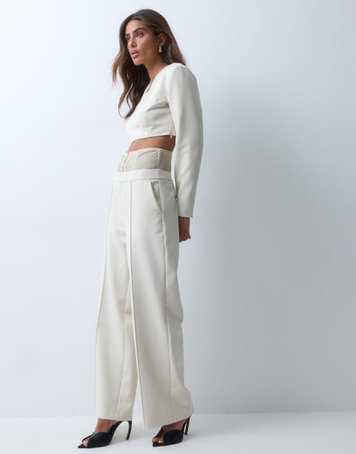 ASOS X THE SOURCED COLLECTION - Cremehvidt sæt med skræddersyet top og bukser med korsetsknit og vide ben, 3 af 3