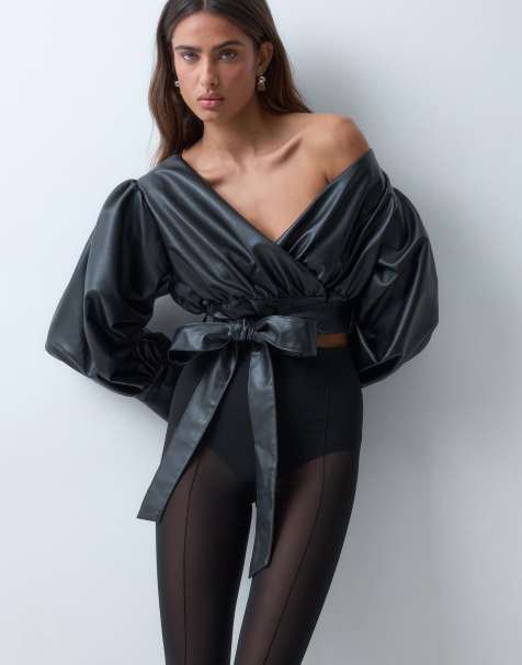 ASOS X THE SOURCED COLLECTION flagermusærmet slå om-top i sort imiteret læder - view 1