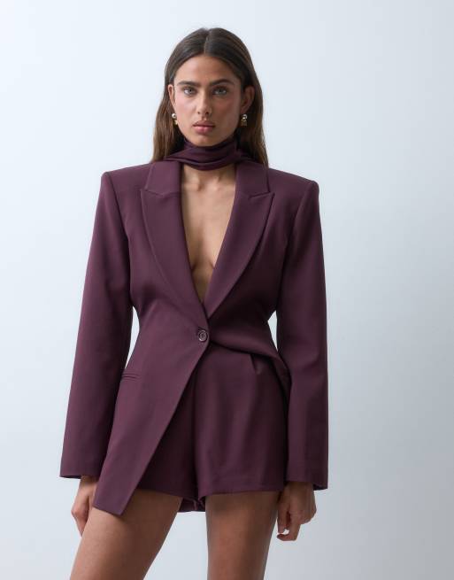 ASOS X THE SOURCED COLLECTION – Relaxed-Fit-Blazer und elegante Micro-Shorts in der Farbe Plumb, 2 von 3