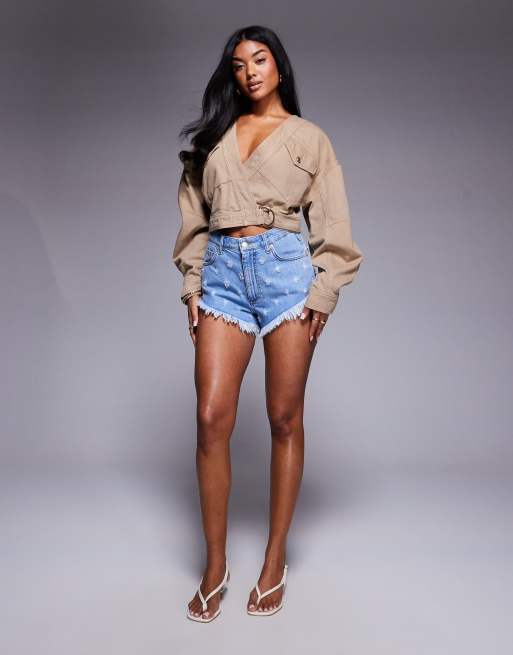 ASOS X THE SOURCED COLLECTION - Superkorte denimshorts med slitage 