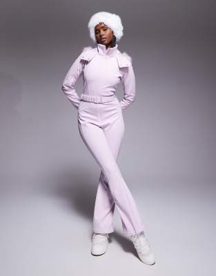 ASOS 4505 Ski - Combinaison de ski évasée en tissu softshell avec ceinture et capuche en fausse fourrure - Rose 38