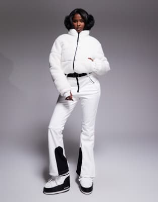 ASOS 4505 Ski - Combinaison de ski évasée en tissu softshell et fausse fourrure avec ceinture - Blanc