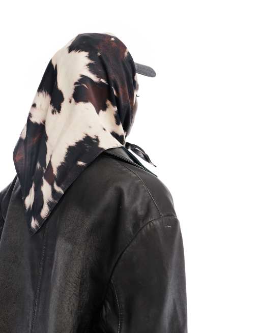 ASOS DESIGN - Foulard en satin à imprimé vache, 3 de 5