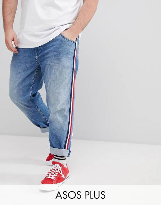 ASOS DESIGN – Plus – Mellanblå, tvättade jeans med vit rand i sidan och smal passform