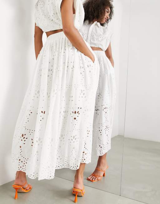 jupe midi broderie anglaise