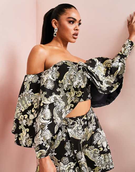 ASOS LUXE - Top d'ensemble en jacquard à encolure Bardot et triple volant - Noir et doré, 2 de 4