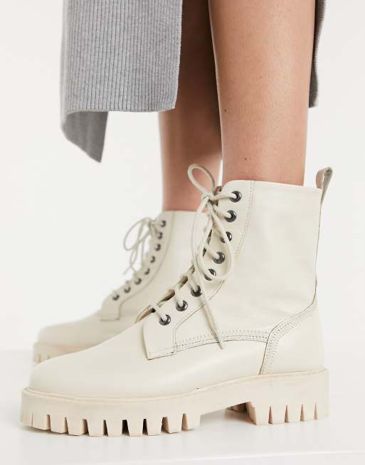 ASRA – Billie – Flache Schnürstiefel aus Leder in Beige mit Ziernähten
