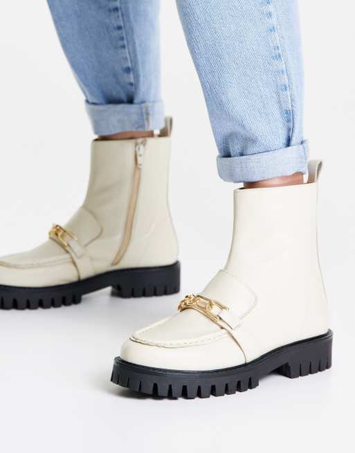 ASRA – Bobbie – Mjölkvita grova läderboots med platt sula och guldfärgad kedja