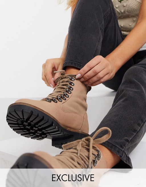 ASRA Exclusive Barnes black hiker boots in beige suede