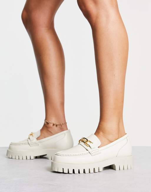 ASRA – Freya – Loafer aus Leder in Weiß mit dicker Sohle und Besatz in Gold