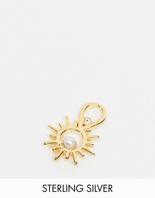 Astrid & Miyu charm collection sun & pearl earring charm in gold