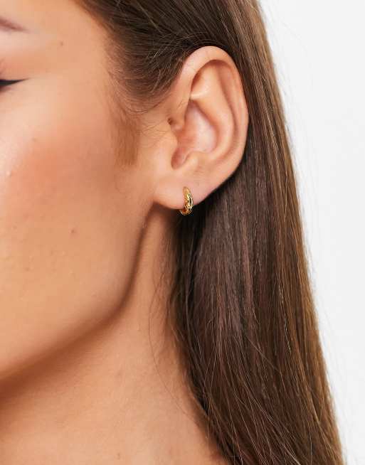 Astrid & Miyu - Orecchini a cerchio piccoli placcati oro 18k con stelle, 2 di 4