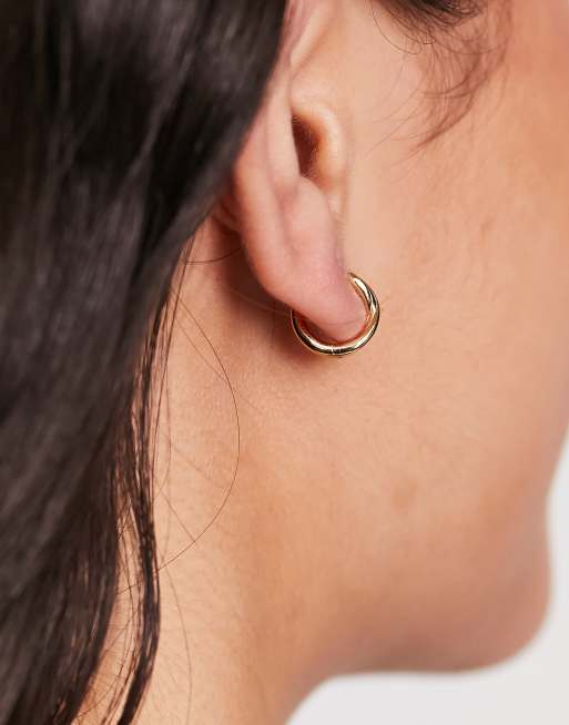 https://images.asos-media.com/products/astrid-miyu-twist-huggie-hoop-earrings-in-sterling-silver-gold-plated/204270502-4?$n_640w$&wid=513&fit=constrain