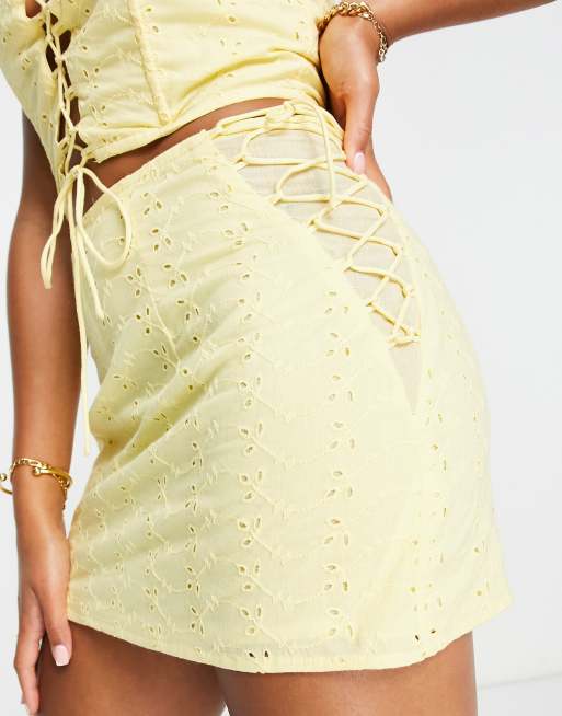 Black lace top outlet yellow skirt