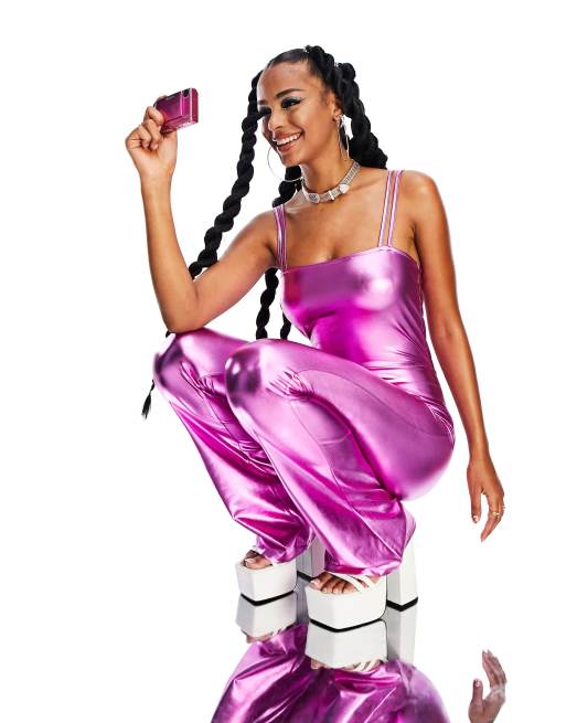 ASYOU – Festival – Ausgestellter Jumpsuit im Folien-Look in Rosa mit Trägern