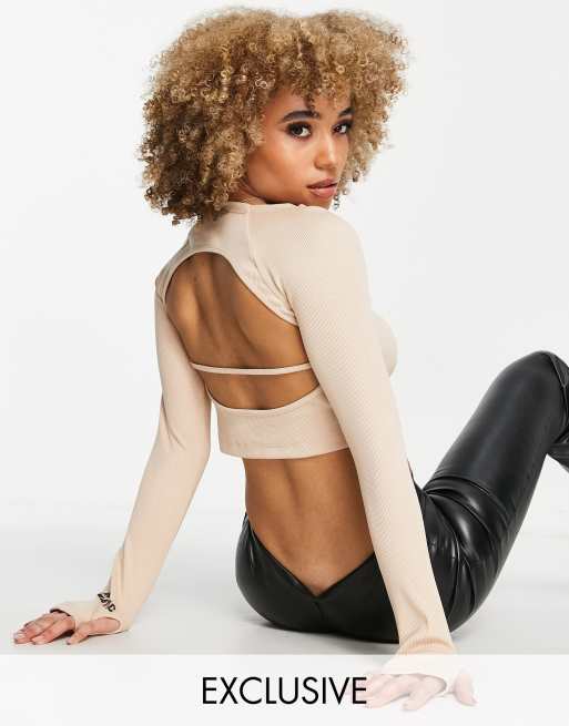 ASYOU long sleeve open back top with thumbholes in tan