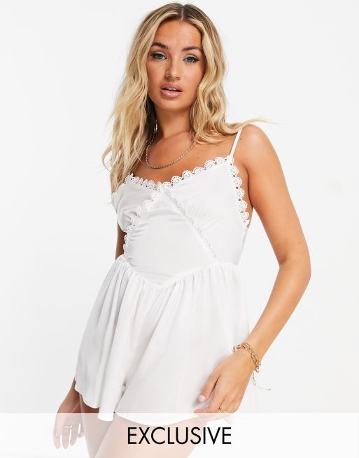 ASYOU – Playsuit mit Camisole-Trägern und Spitzenbesatz in Weiß