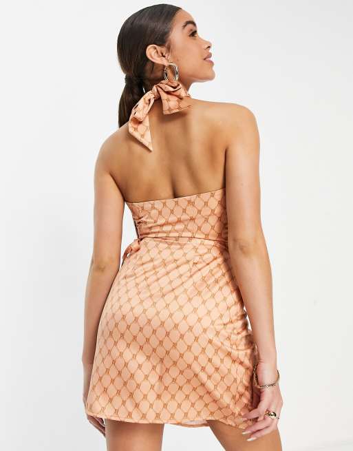 ASYOU - Robe dos-nu en satin à monogramme, 2 de 4