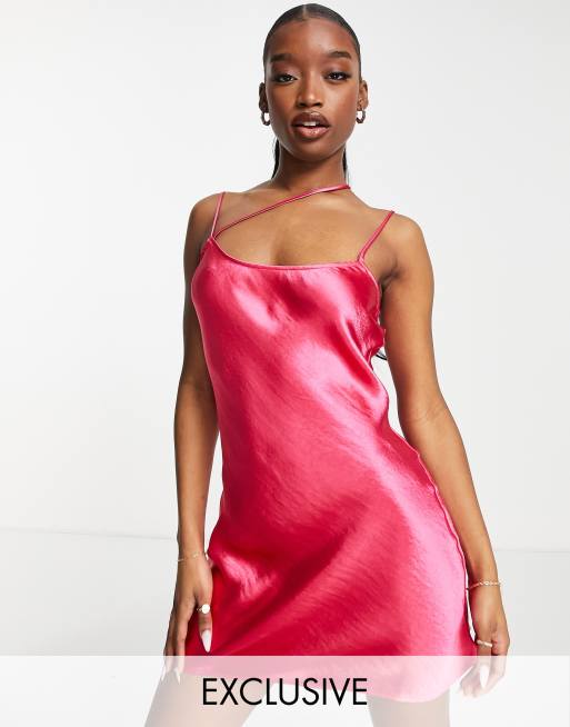 ASYOU - Vestito corto con spalline sottili e taglio asimmetrico in raso rosa