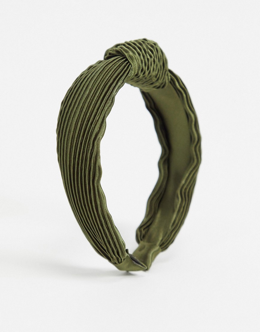 фото Атласная плиссированная повязка на голову цвета хаки asos design-зеленый