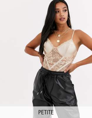 фото Атласное боди телесного цвета с кружевной вставкой missguided petite-розовый