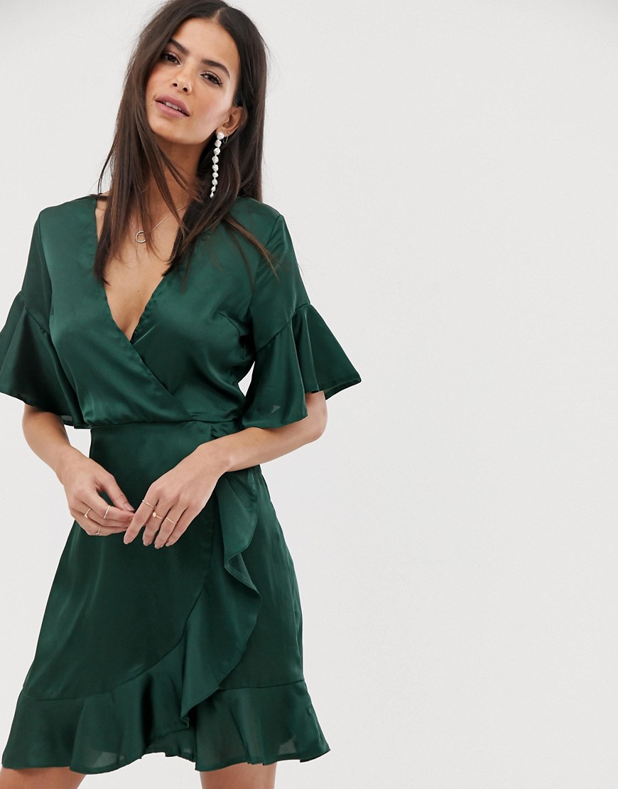 фото Атласное платье мини с оборкой ax paris-зеленый