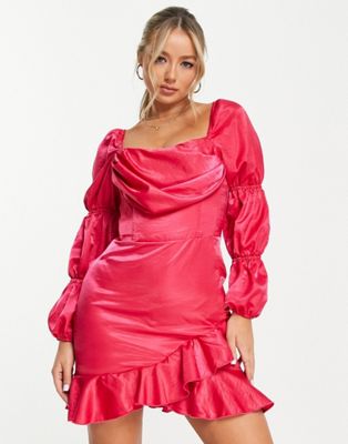 фото Атласное платье мини цвета фуксии с открытыми плечами, пышными рукавами и оборками first distraction the label-розовый цвет