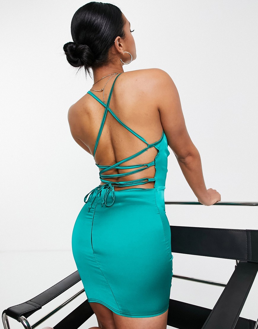 Атласное платье мини зеленого цвета с перекрещенными бретелями на спине -Зеленый цвет Femme Luxe 110569475