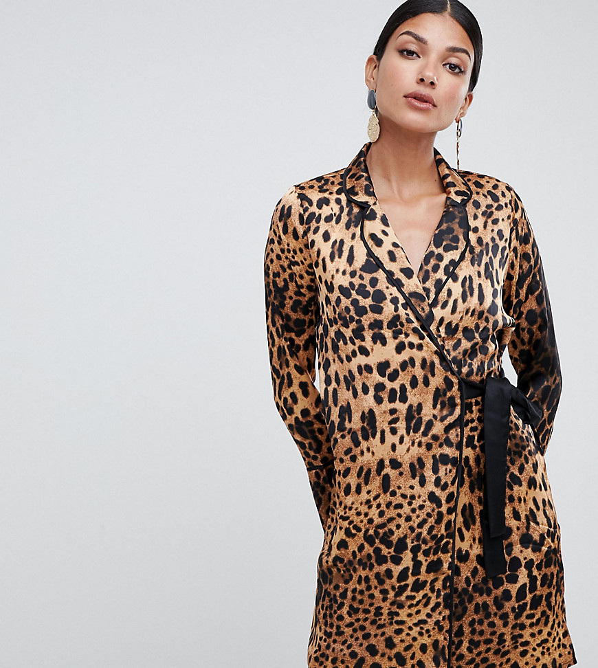 фото Атласное платье-смокинг с завязкой сбоку и леопардовым принтом missguided tall-мульти