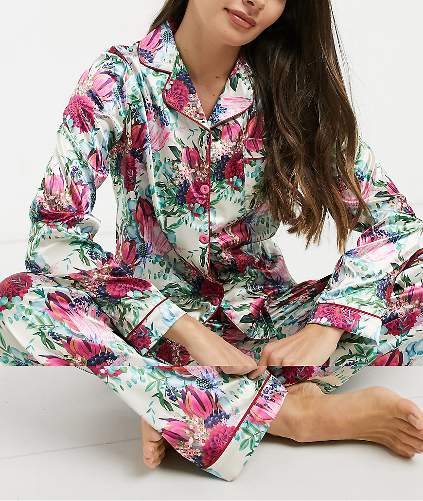 фото Атласный пижамный комплект из штанов и топа с длинными рукавами кремового цвета с цветочным принтом-мульти night