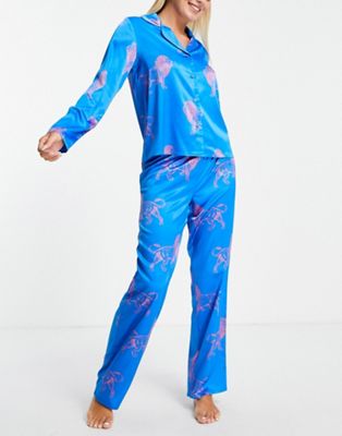 фото Атласный пижамный комплект кобальтово-синего цвета с принтом львов из рубашки с отложным воротником и длинных брюк chelsea peers-голубой