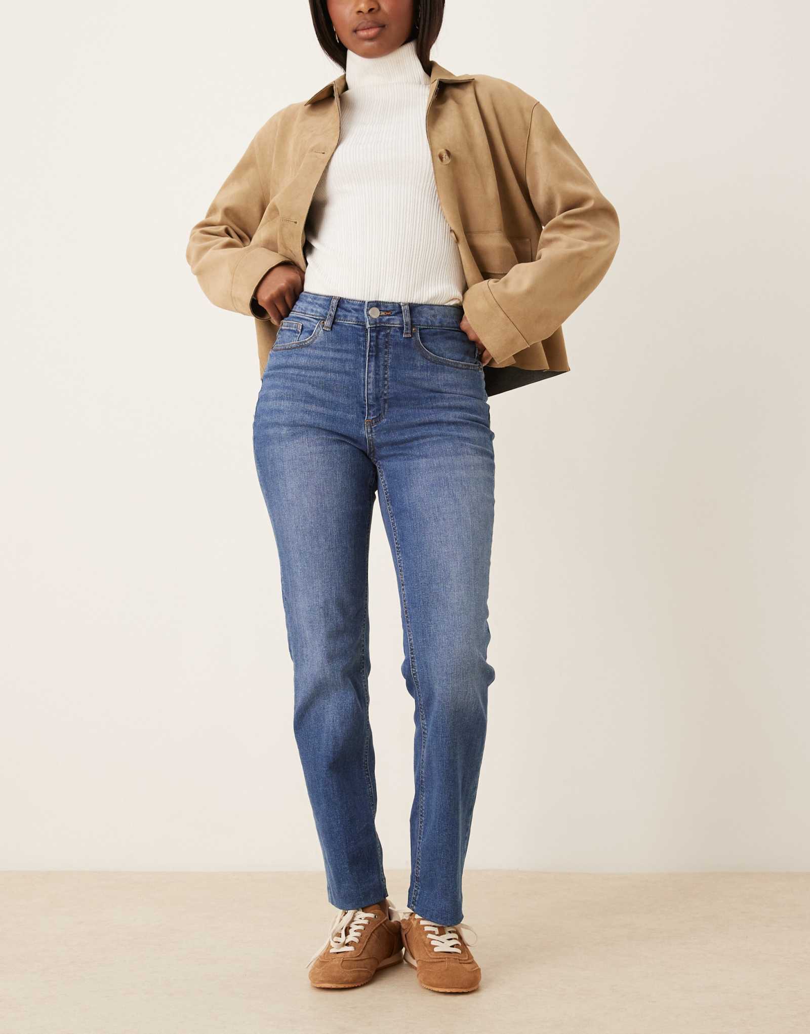 Стрейчевые джинсы AWARE Alice с высокой талией и прямыми штанинами средне-синего цвета